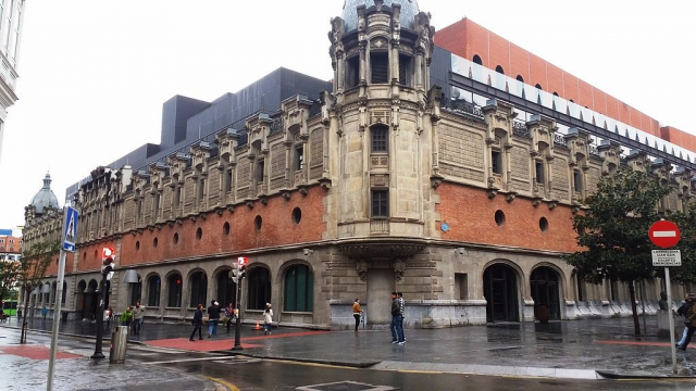 La Alhóndiga: El Almacén de la Cultura