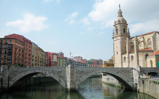 El Puente de San Antón: Guardián del Pasado