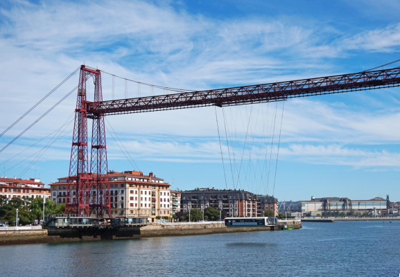 El Puente Colgante de Vizcaya: Leyendas en el Aire